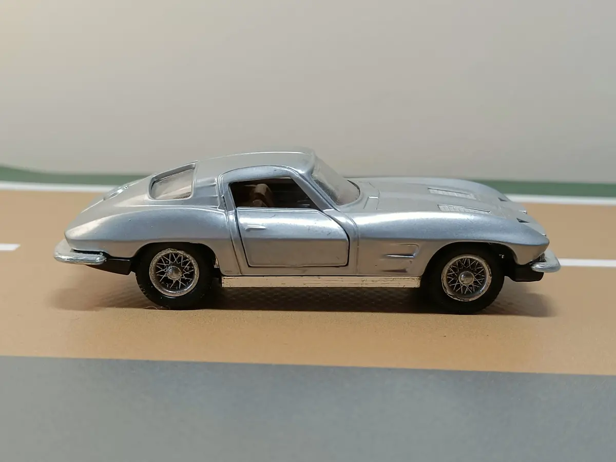 310 Chevrolet Sting Ray In Silver (Auto-Pilen Copy) 1