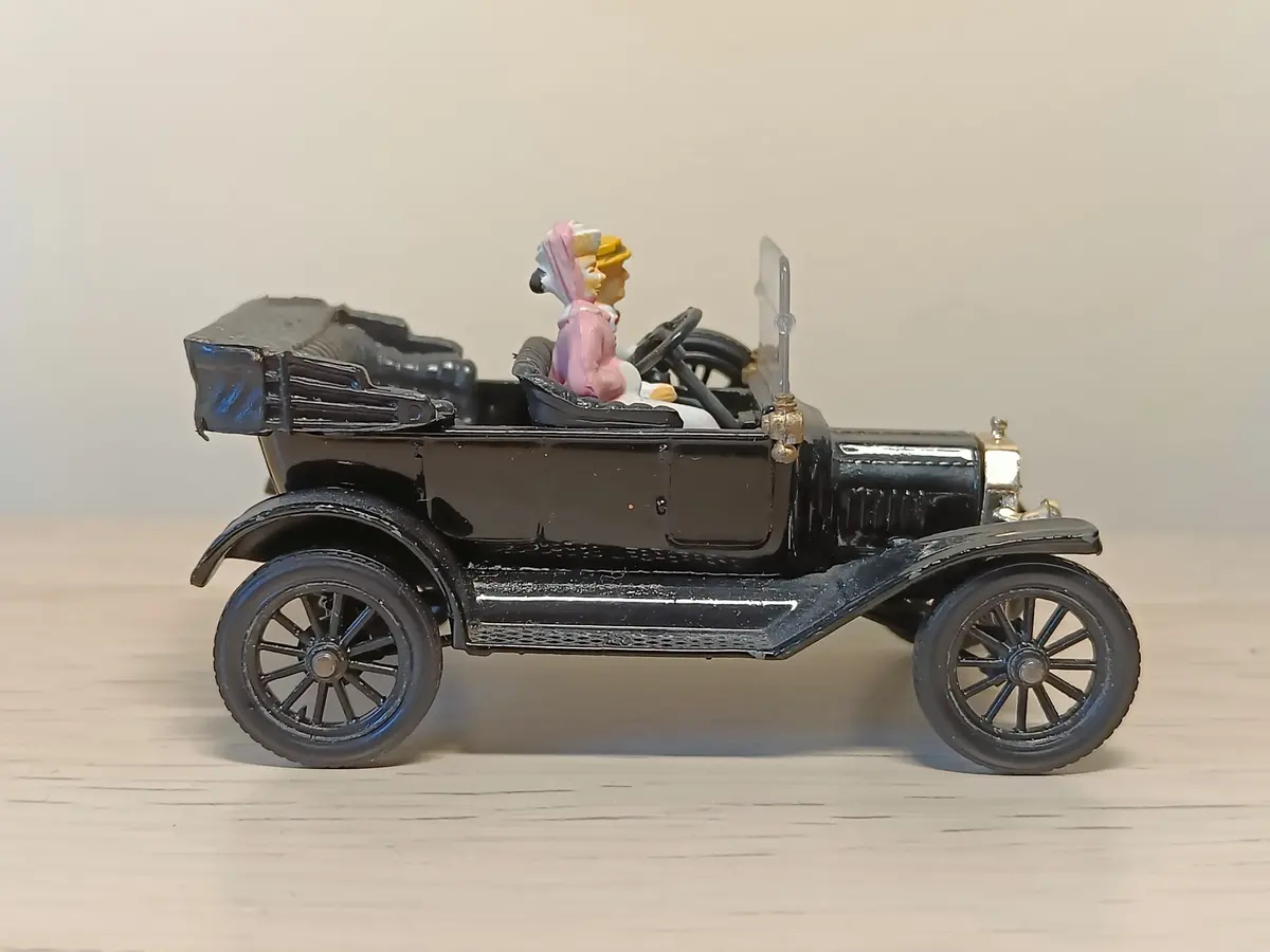 9011 Ford 1915 Model T With Passengers 1