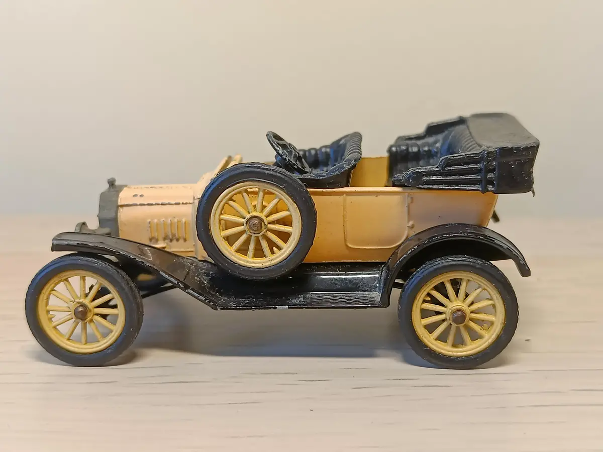 9012 Ford 1915 Model T (Factory Sample) 1