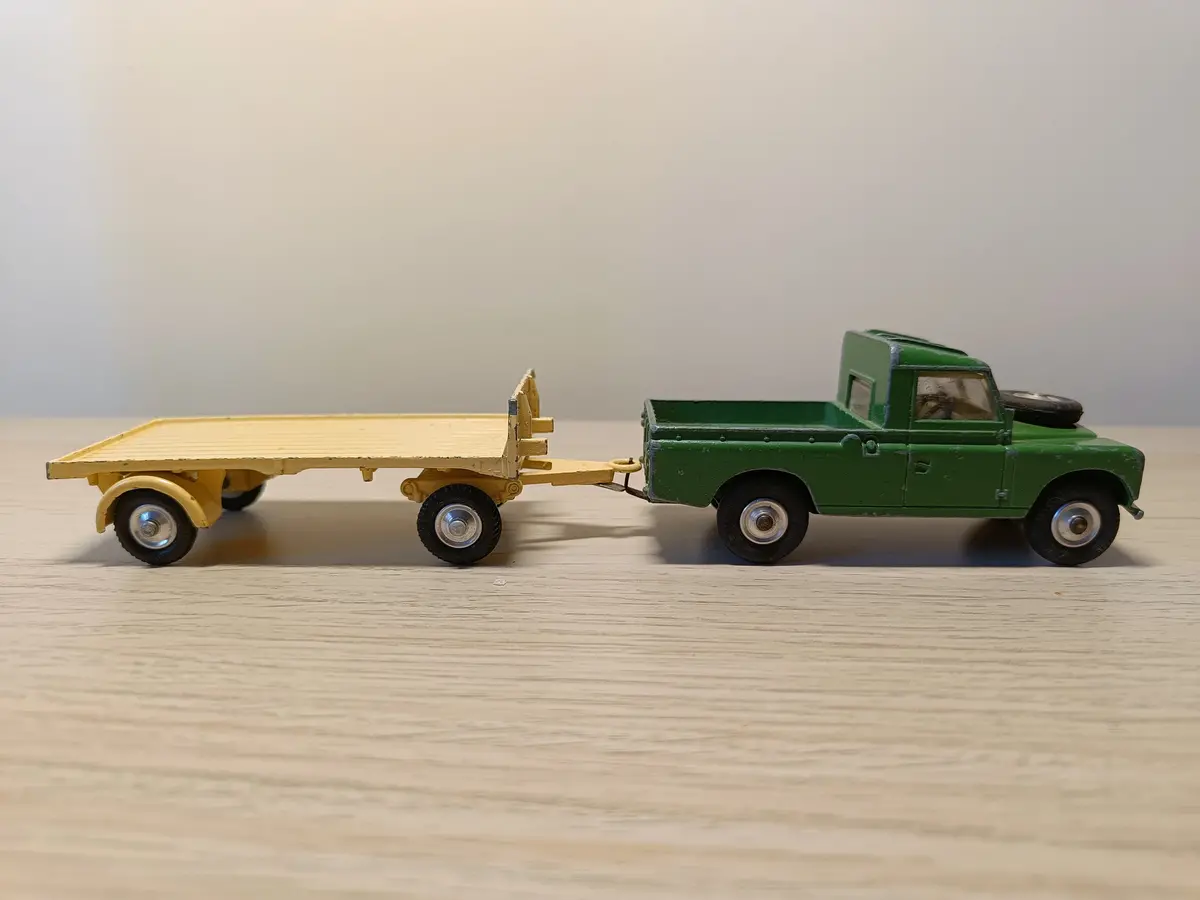 438 Land Rover And Trailer From Gift Set 22 (1) 2