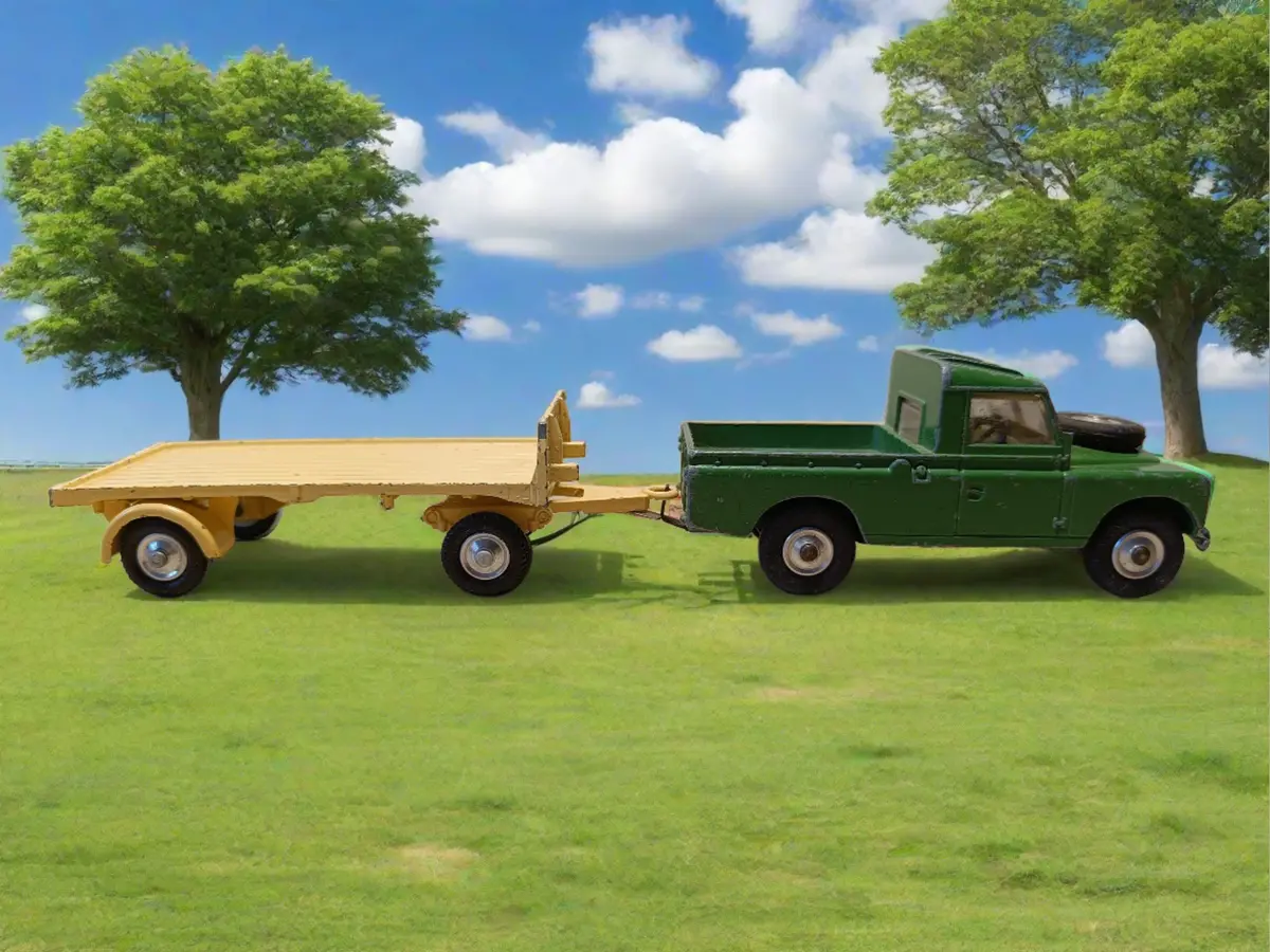 438 Land Rover And Trailer From Gift Set 22 (1) 1