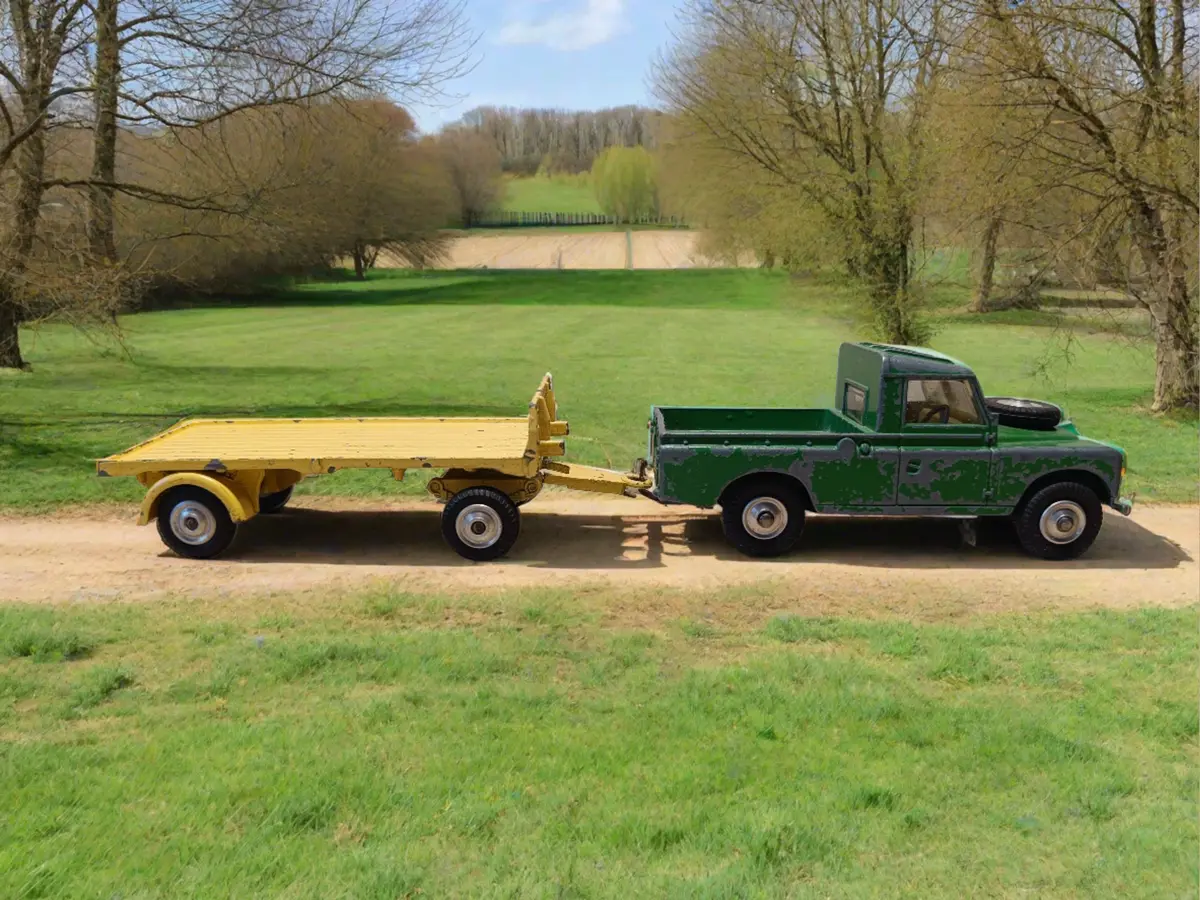 Gift Set 22 Land Rover + Trailer 1