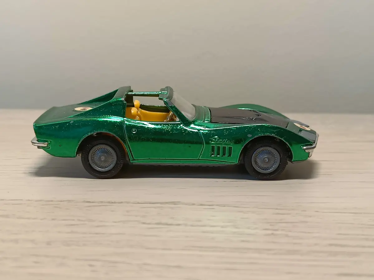 300 Chevrolet Corvette Stingray In Green 1
