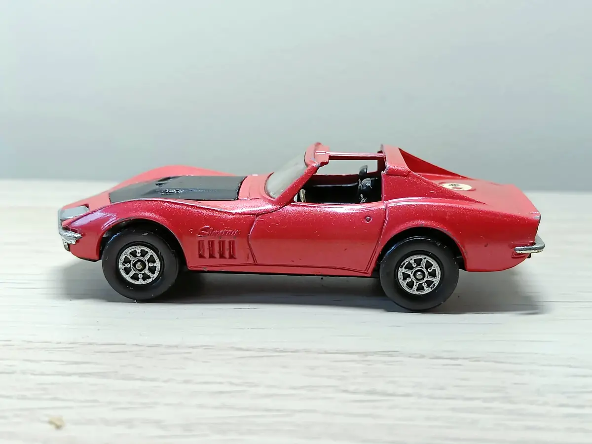 387 Chevrolet Corvette Stingray In Pink (Plain Covers) 1