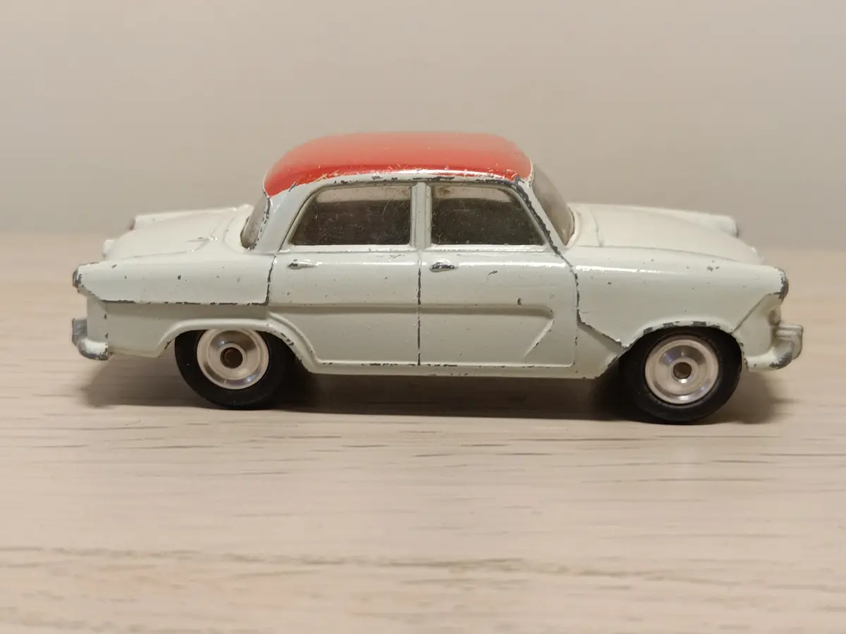 207 Standard Vanguard Iii *With Original Box* 1