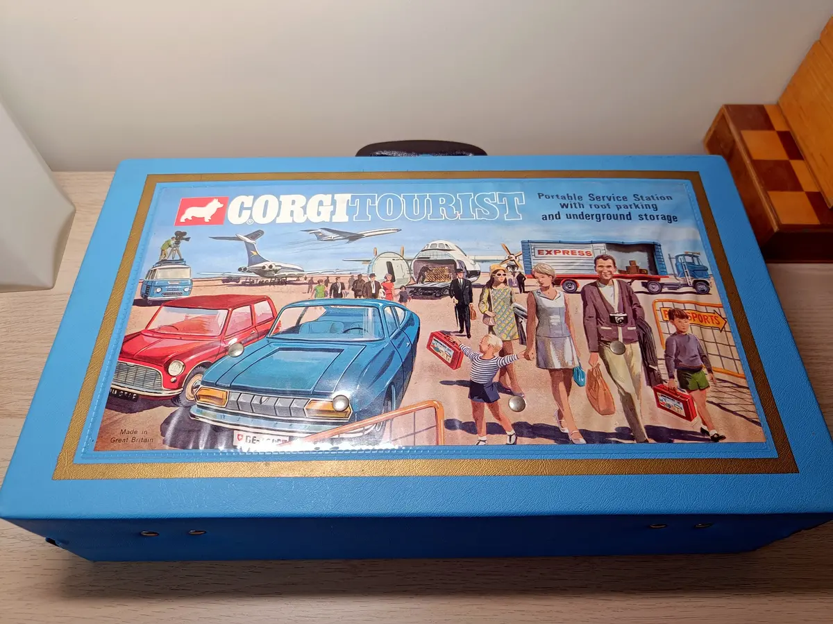 Corgi Tourist Case 1