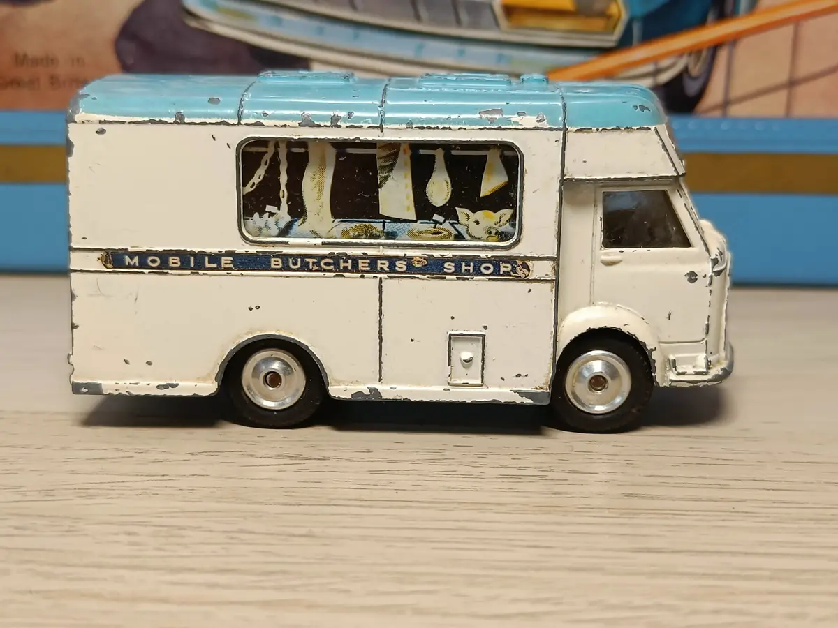 413S Karrier Mobile Butchers Shop (1) 1