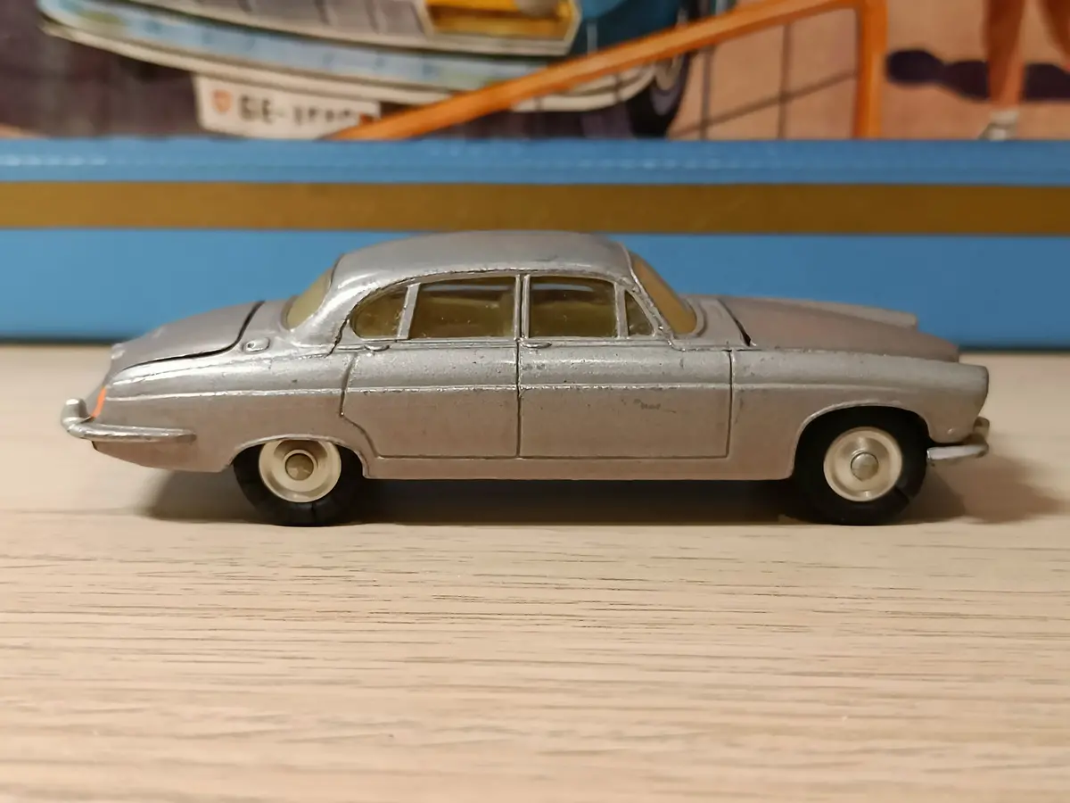 238 Jaguar Mk X In Cerise 2 1