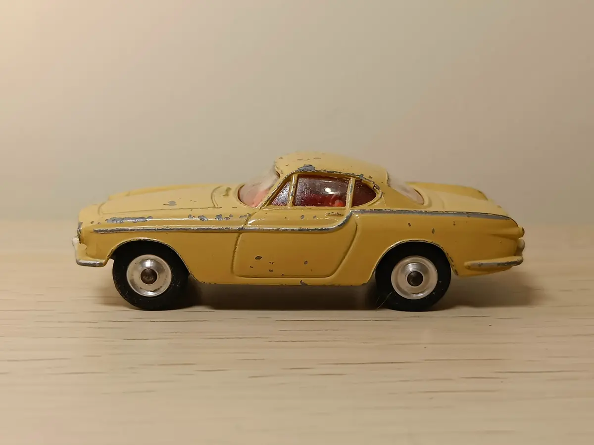 228 Volvo P1800 In Beige 1