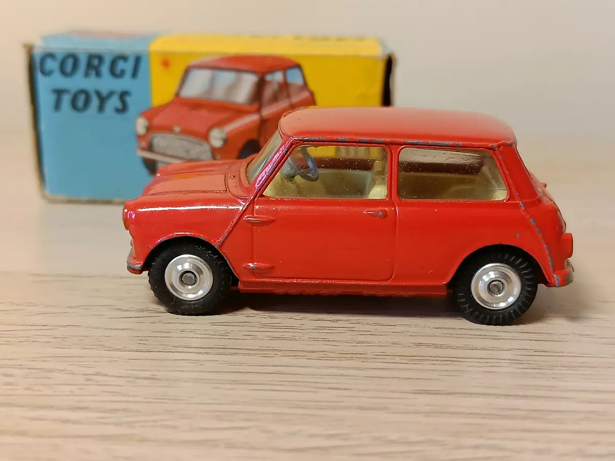 225 Austin Seven Red With Fixed Shaped Wheels *In Original Box* 1