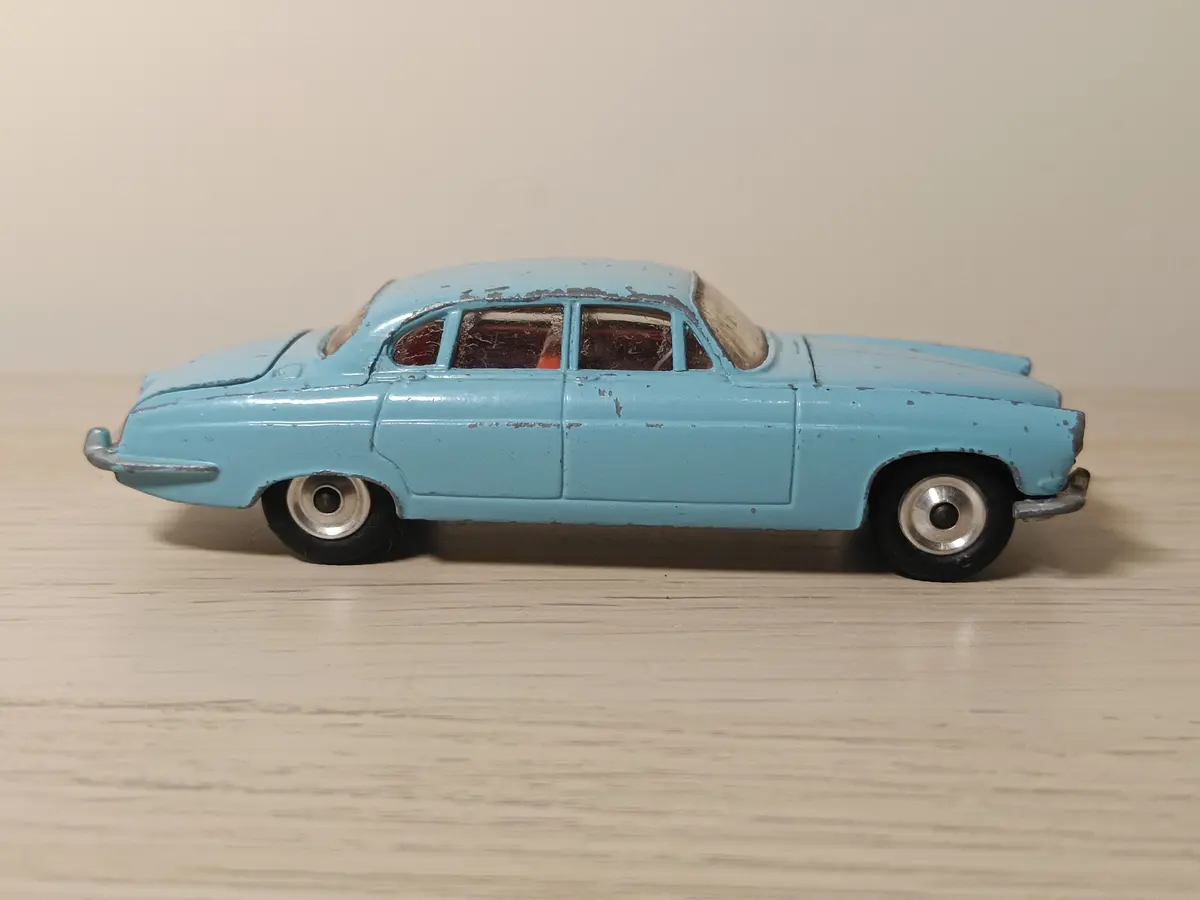 238 Jaguar Mk X In Pale Blue 1