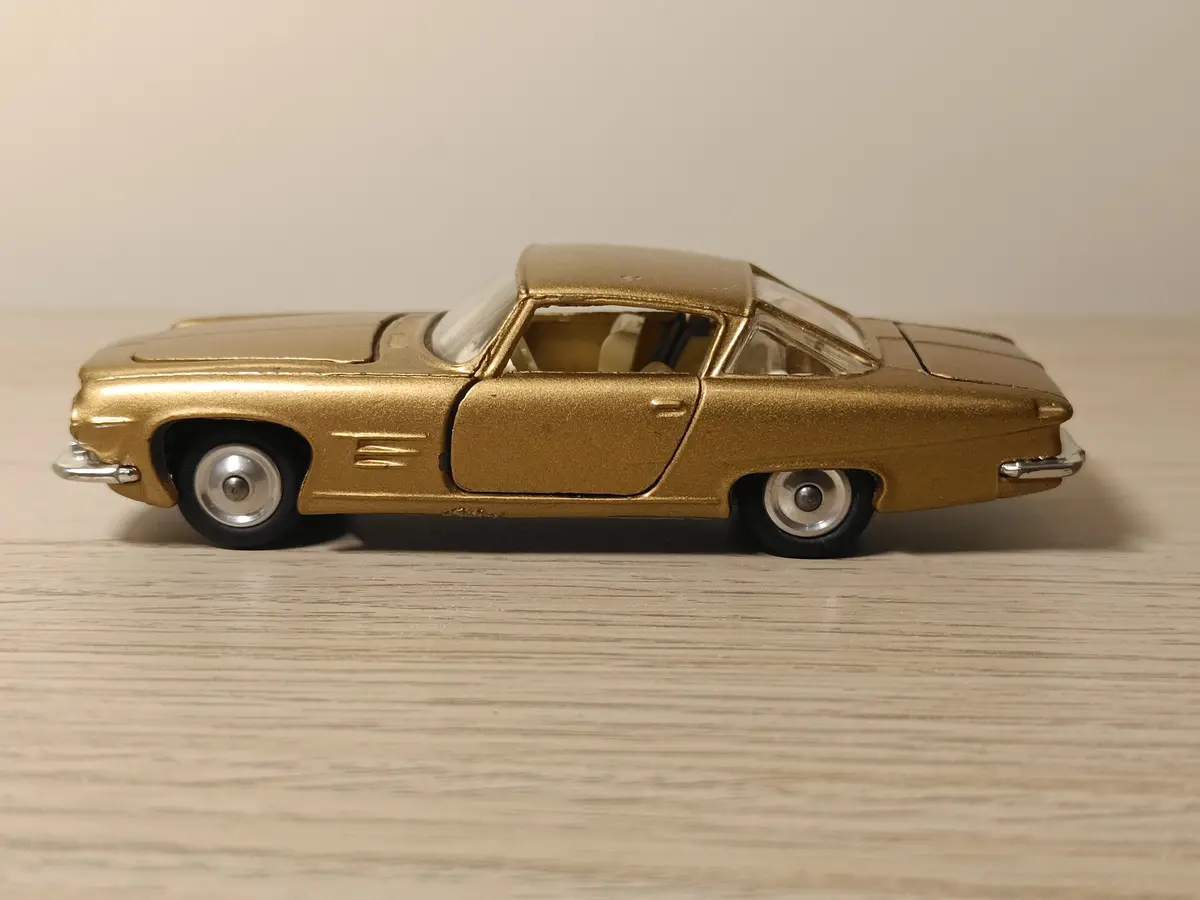 241 Ghia L6.4 In Gold 1