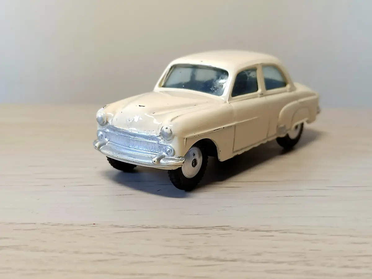 203 Vauxhall Velox In Pale Cream 1