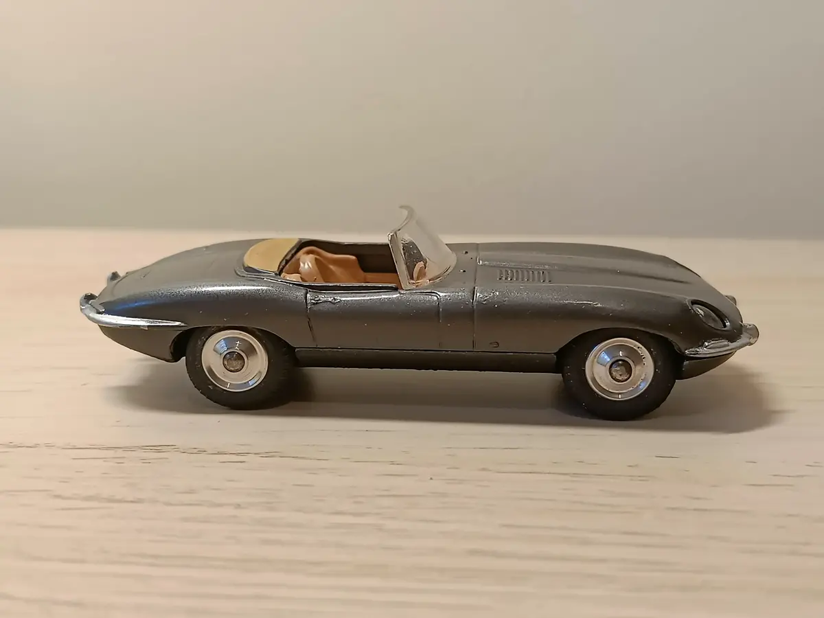 307 Jaguar E Type In Dark Grey 1