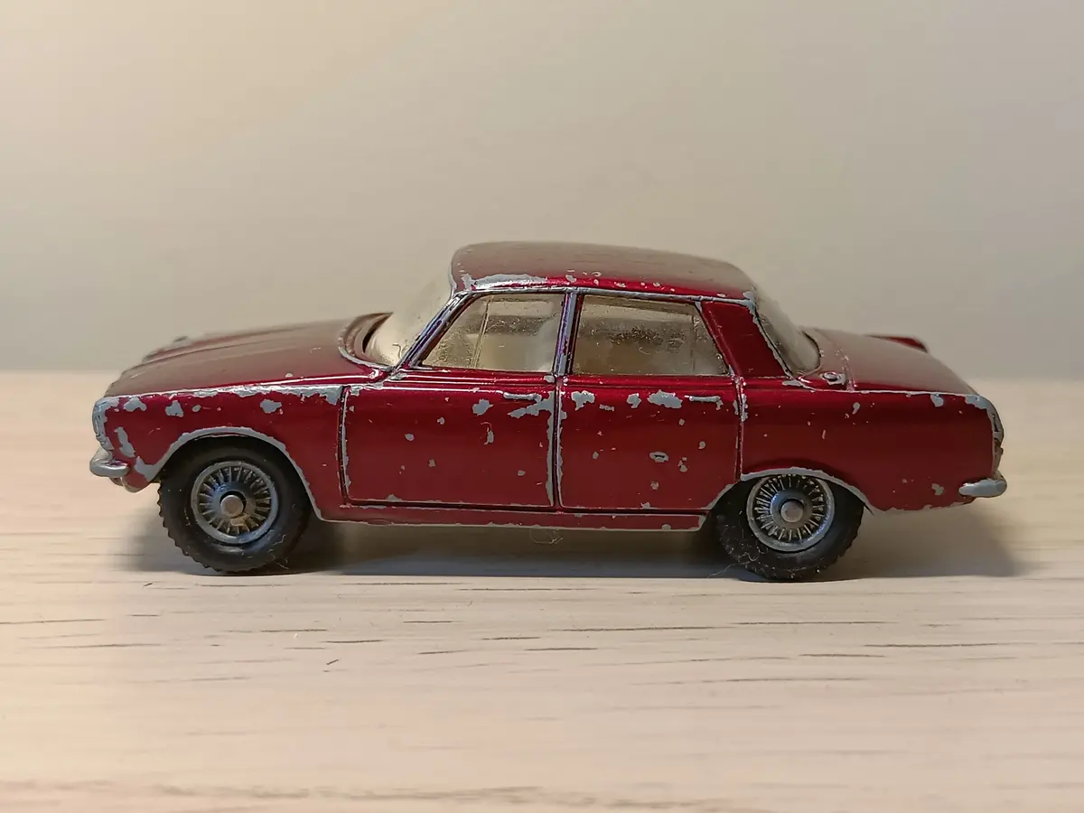 252 Rover 2000 In Maroon With Rare Cast Wheels (3) 1