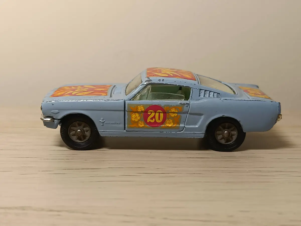 348 Ford Mustang 'Flower Power' Edition (1) 1