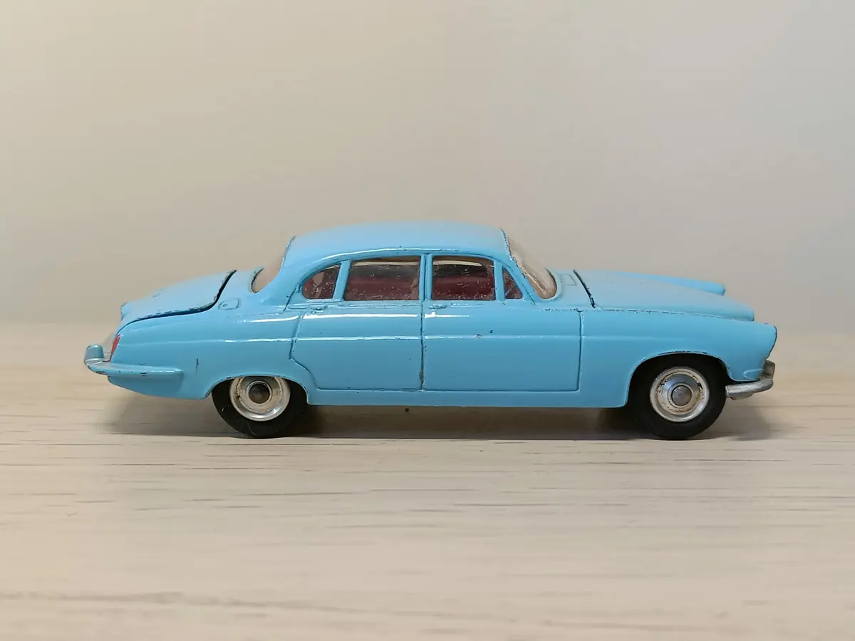 238 Jaguar Mk X In Pale Blue With Original Box (1) 1