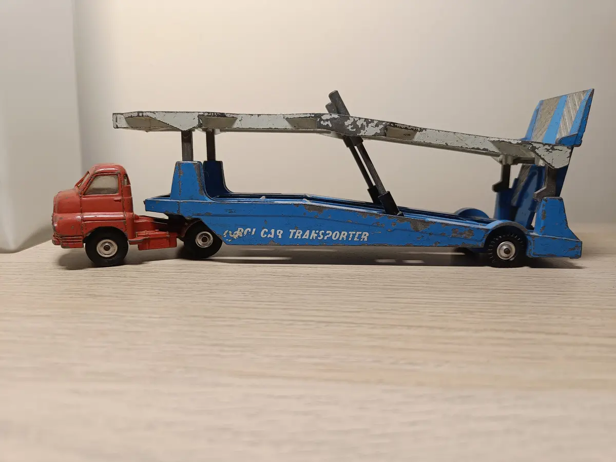 1101 Corgi Majors Car Transporter 1