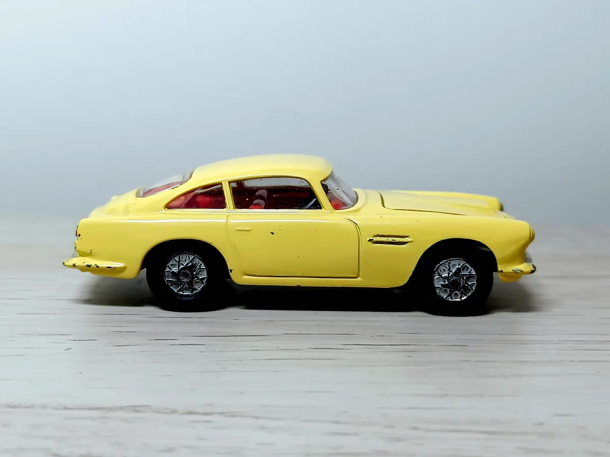 218 Aston Martin In Yellow With Cast Wheels 1
