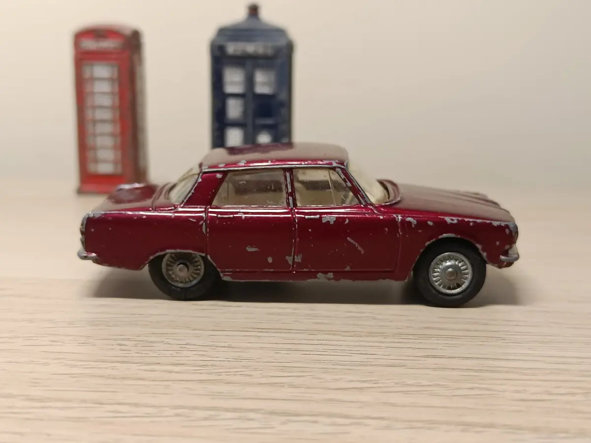 252 Rover 2000 In Maroon With Rare Cast Wheels (4) 1
