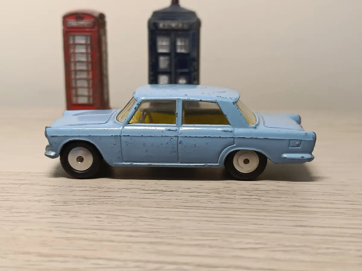 217 Fiat 1800 In Blue With Bright Yellow Seats 1