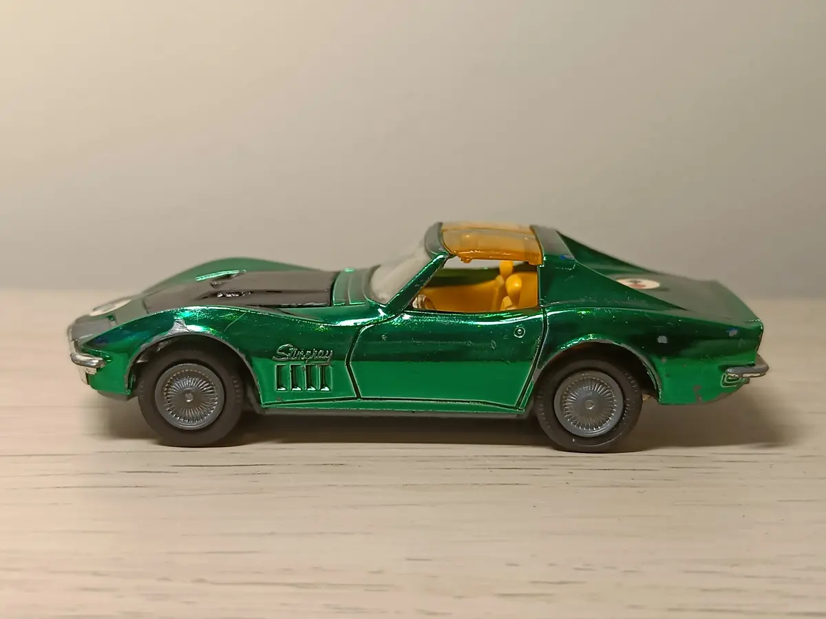 300 Chevrolet Corvette Stingray In Green *With Roof Panels* 1