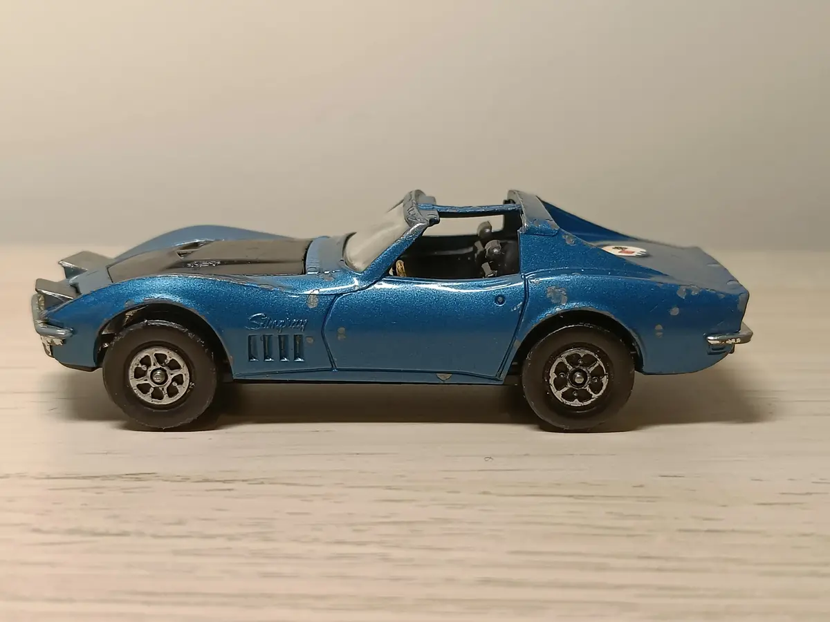 387 Chevrolet Corvette Stingray In Metallic Blue *With Jewelled Rear Lights* 1