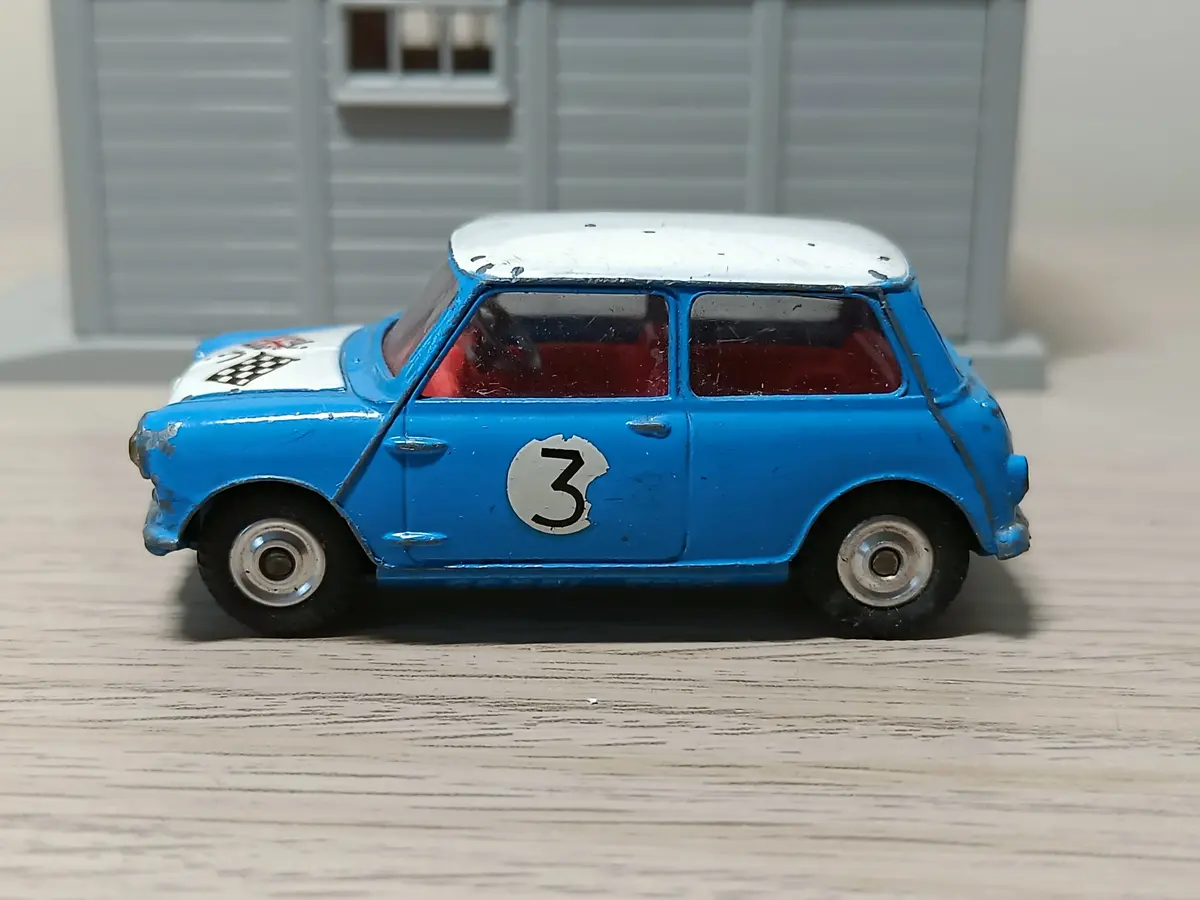 227 Morris Mini-Cooper In Blue / White, Red Interior 1