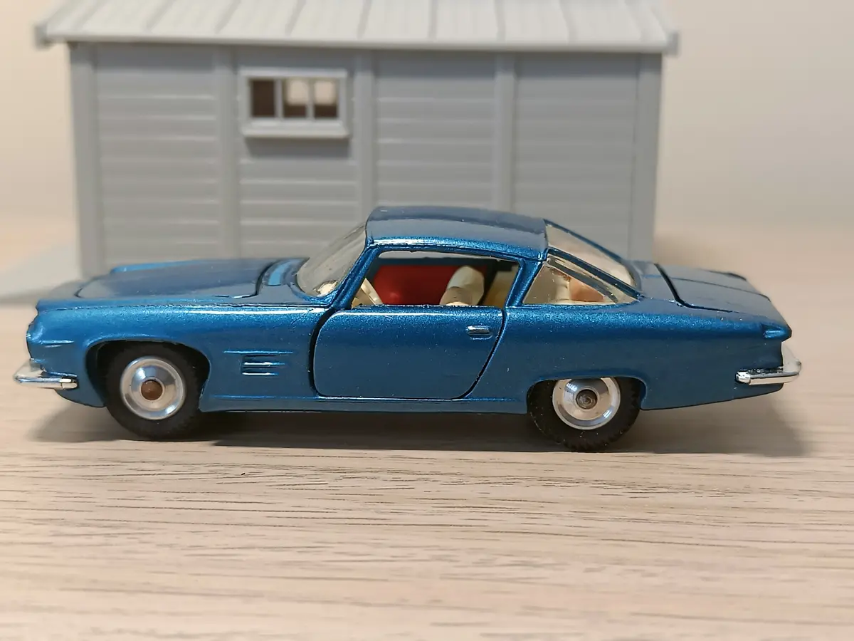 241 Ghia L6.4 In Metallic Blue With Cream Interior 1