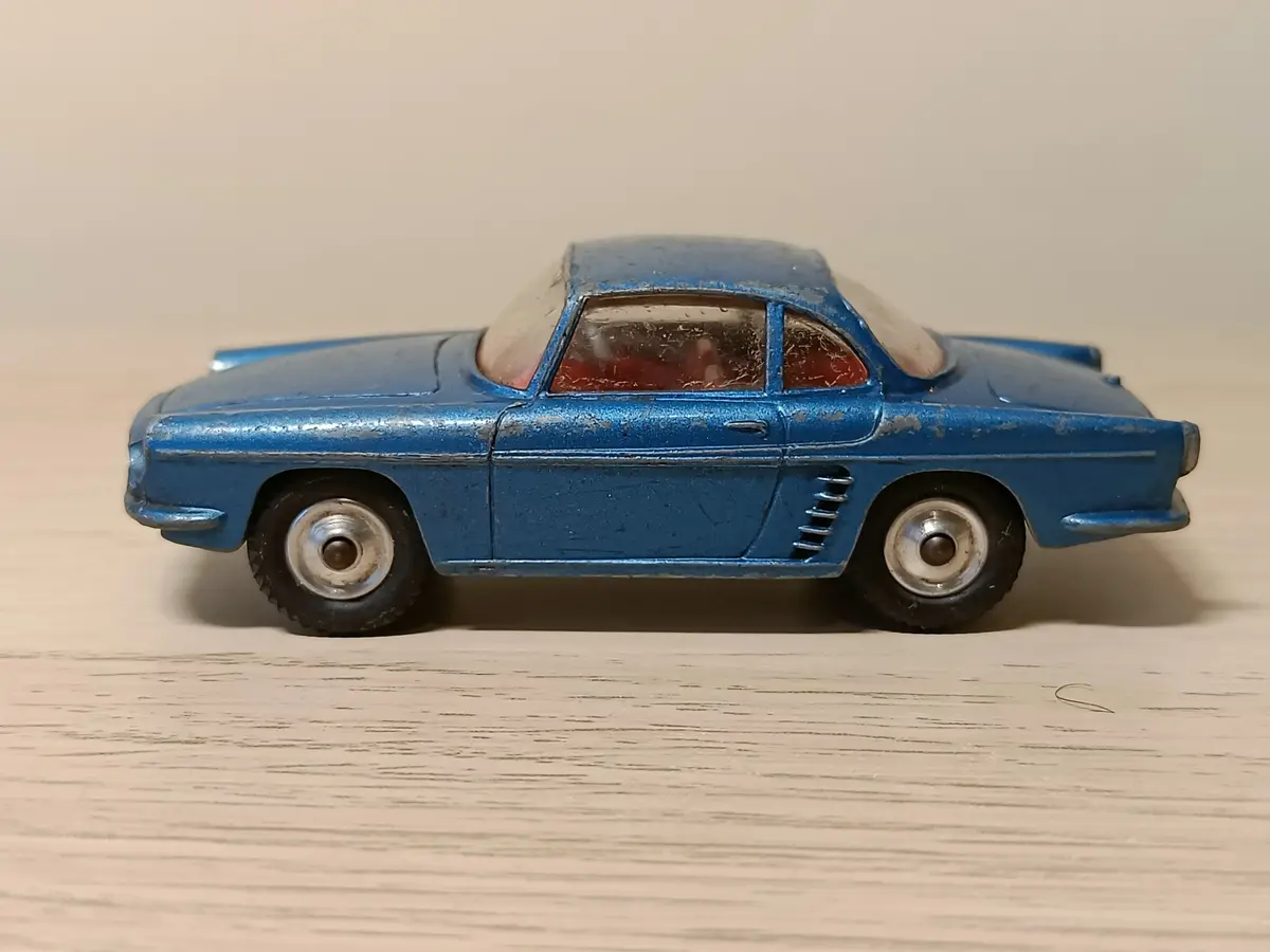 222 Renault Floride In Metallic Blue With Red Interior 1