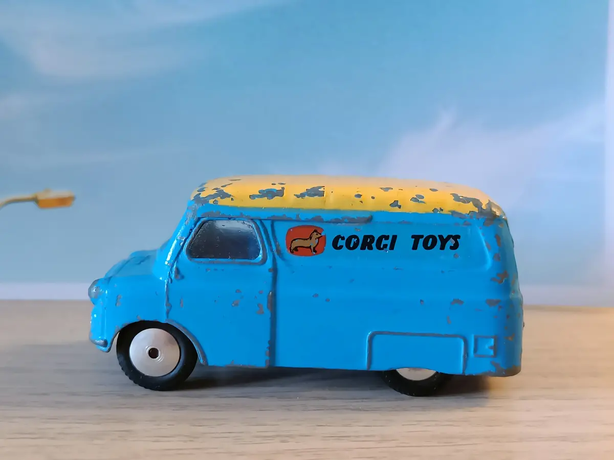 422 Bedford Ca Van Corgi Toys 1