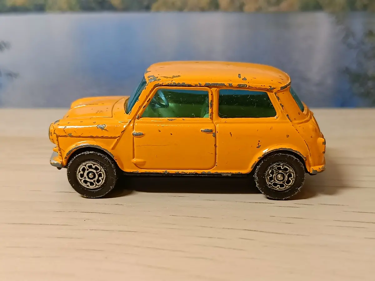 204 Morris Mini-Minor In Orange With Black Base 1