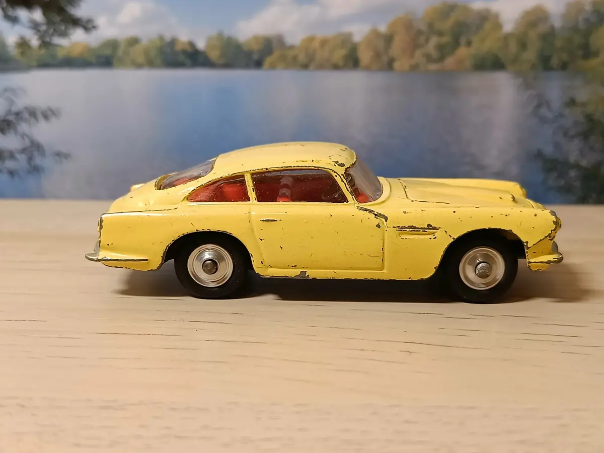 218 Aston Martin Db4 Yellow With Free Spinning Wheels 1