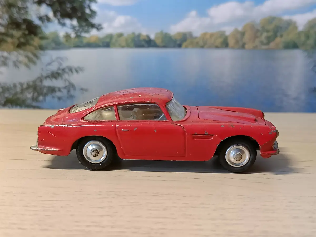 218 Aston Martin Db4 1