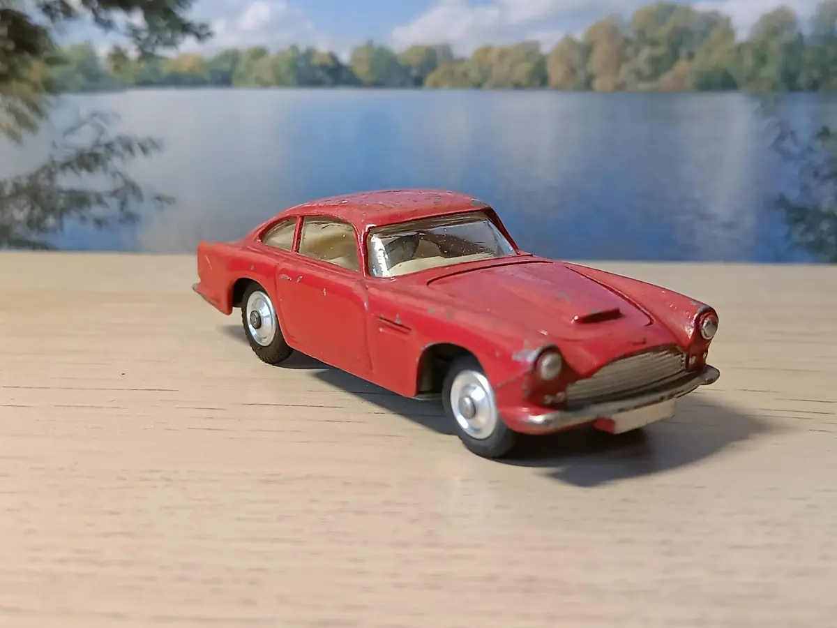 218 Aston Martin Db4 2