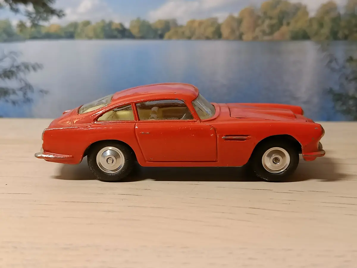 218 Aston Martin Db4 1