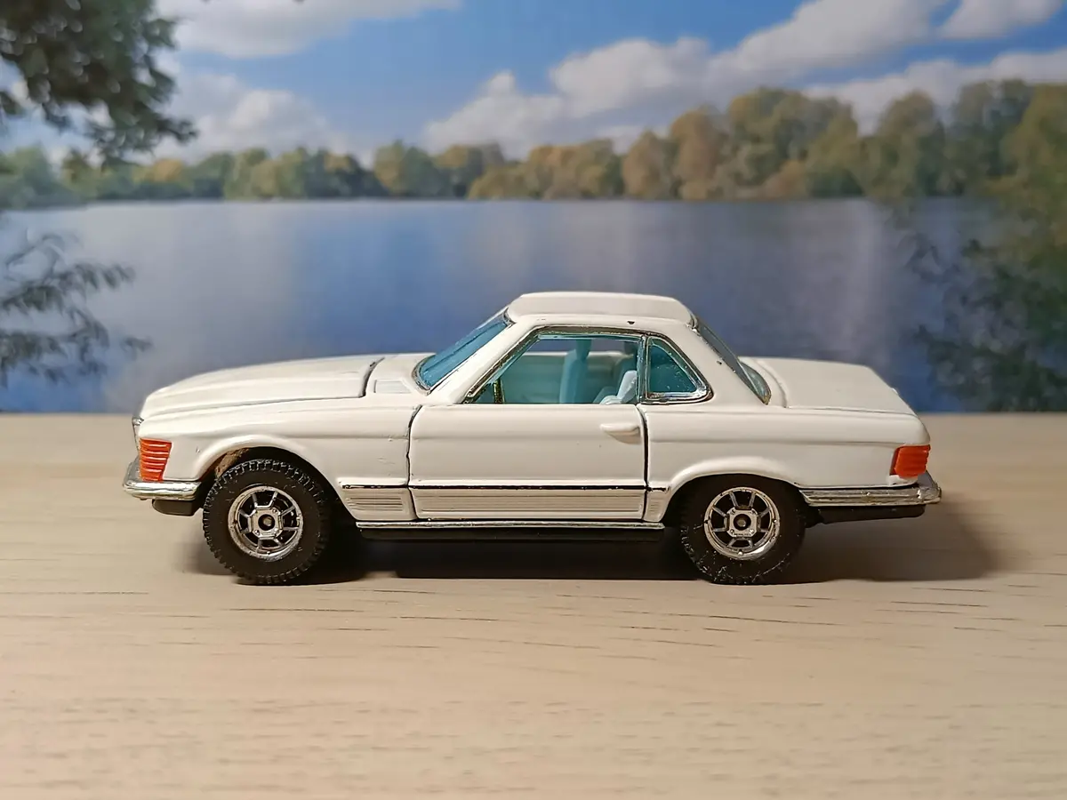 393 Mercedes-Benz 350Sl In White 1