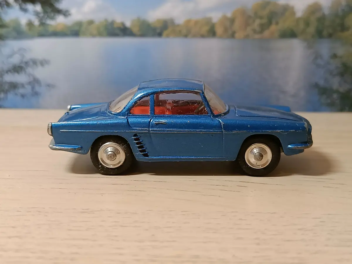 222 Renault Floride In Metallic Blue With Red Interior 1