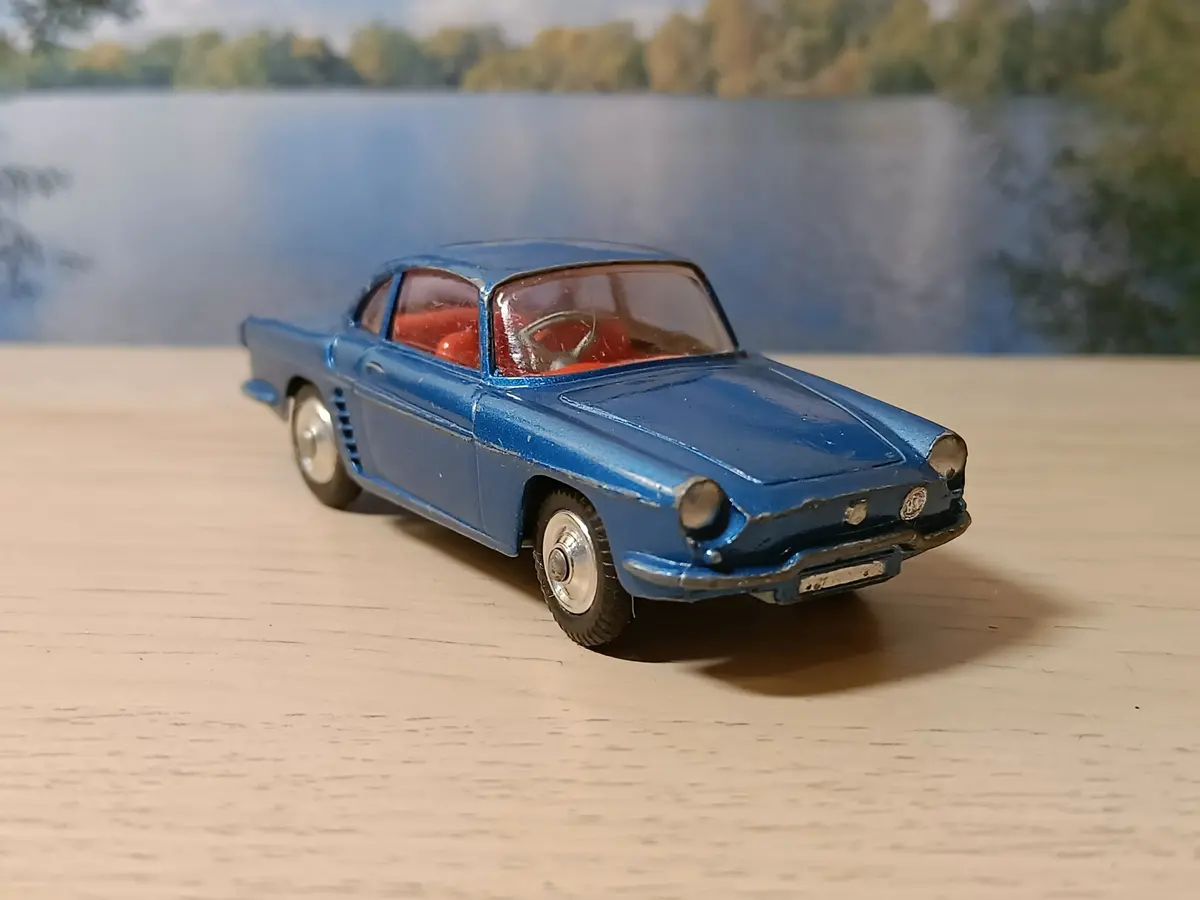 222 Renault Floride In Metallic Blue With Red Interior 2