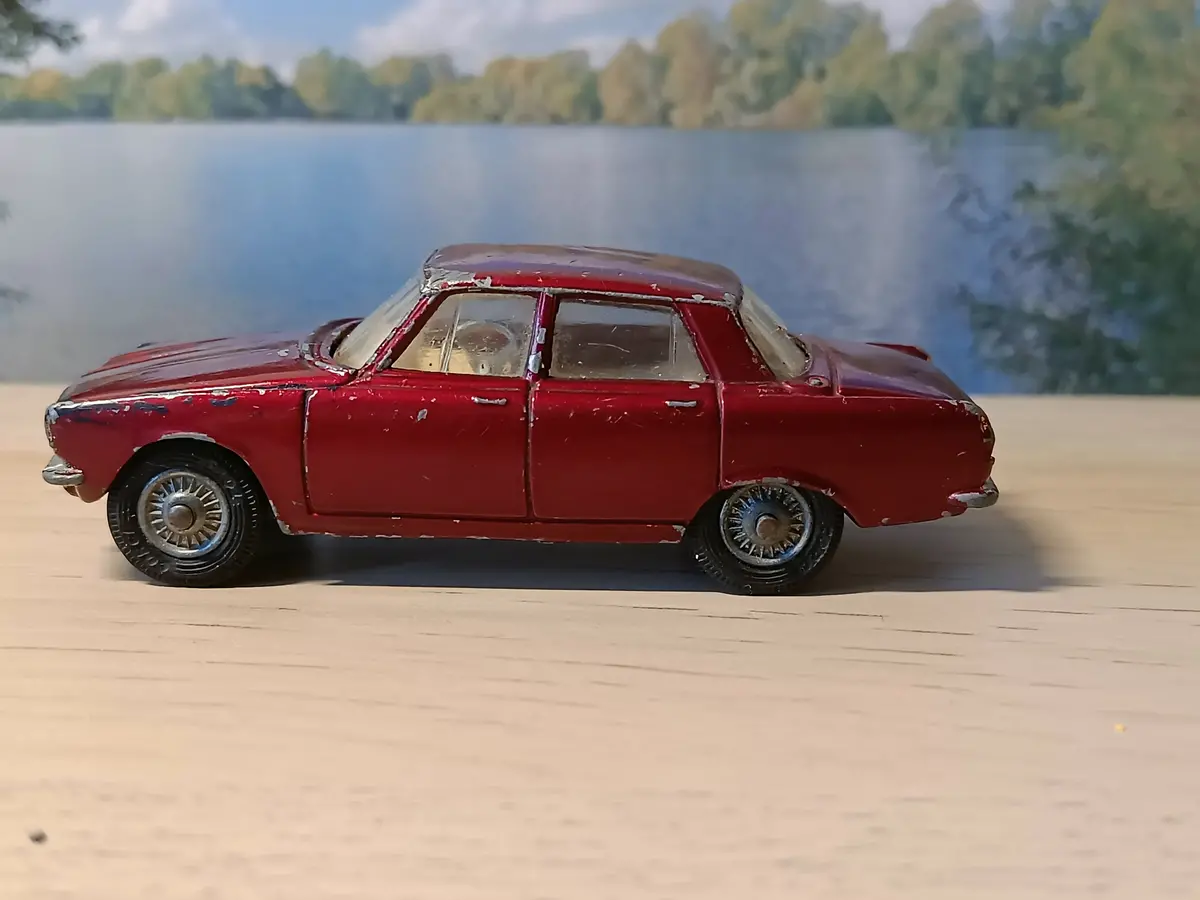 252 Rover 2000 In Maroon With Rare Cast Wheels 1