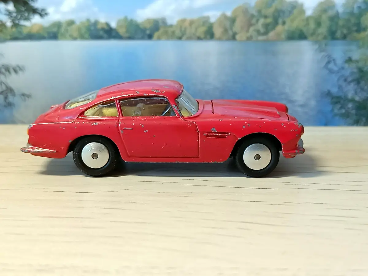 218 Aston Martin Db4 1
