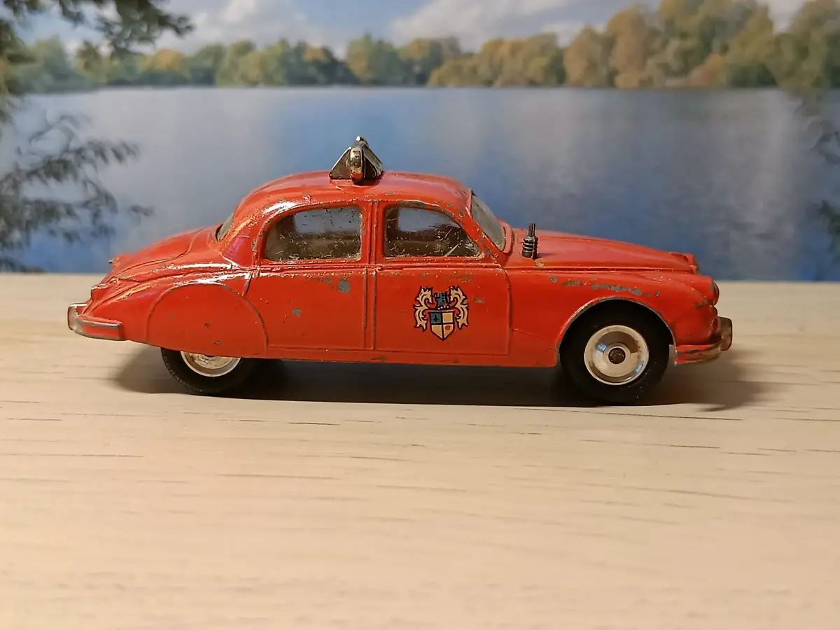 213S Jaguar 2.4 Fire Chief's Car 1