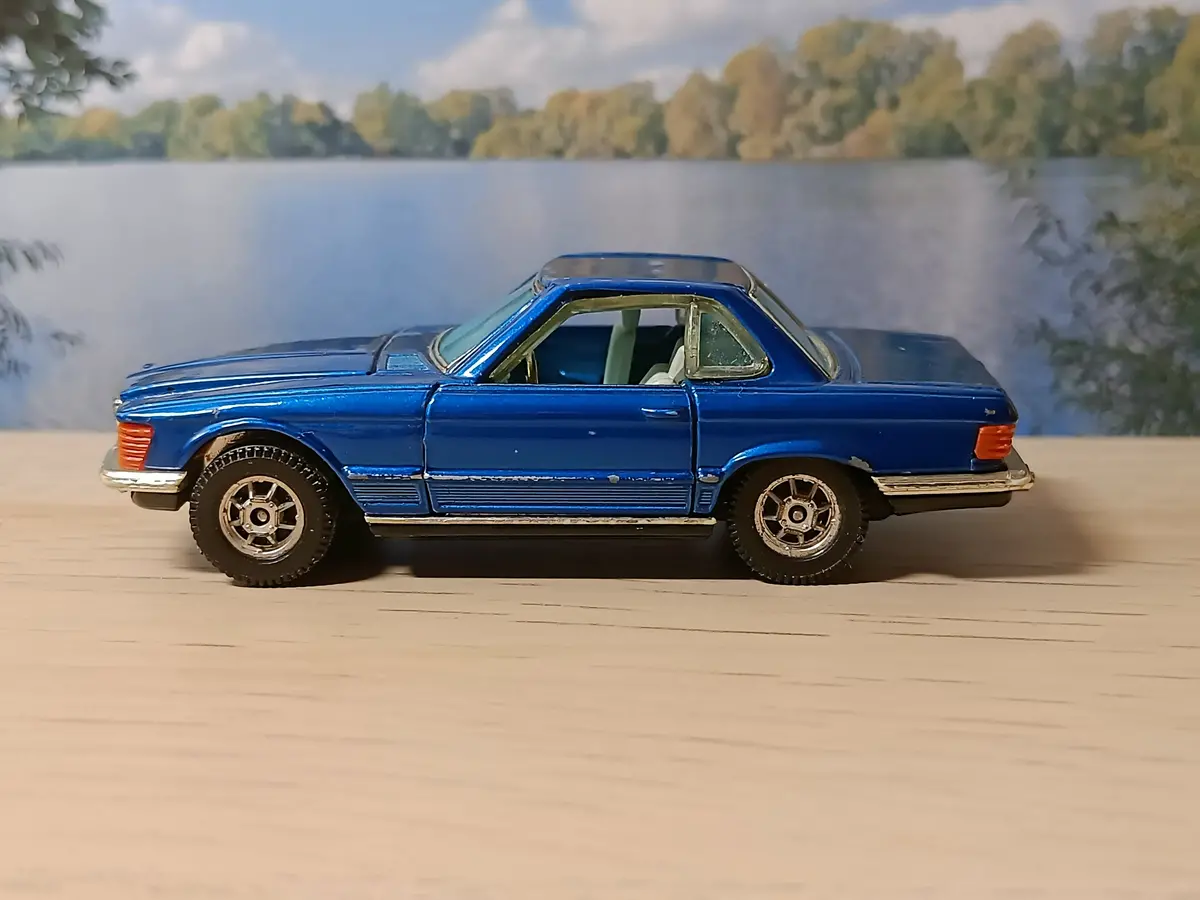 393 Mercedes-Benz 350Sl In Metallic Blue With Green Interior 1