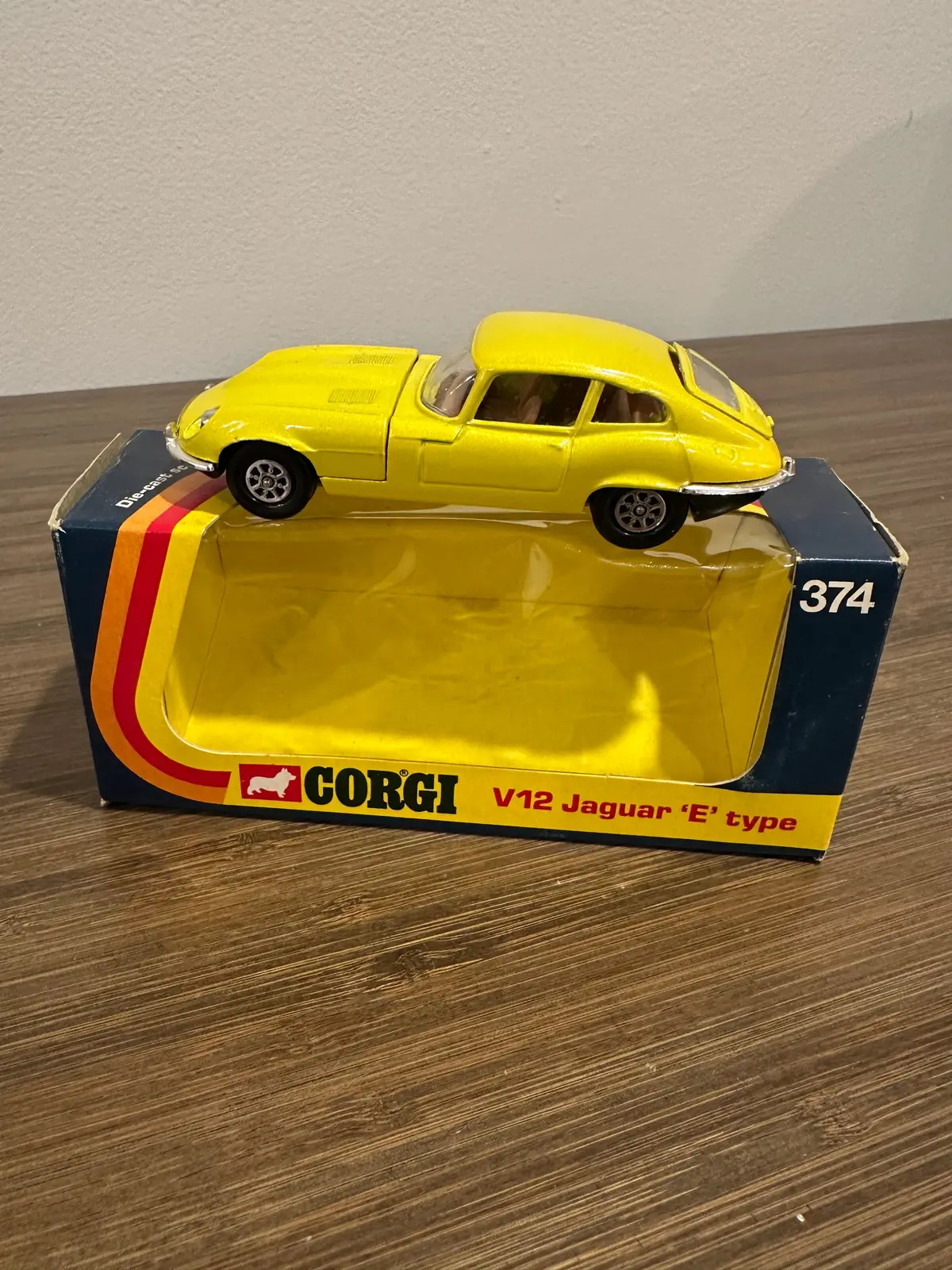 Corgi Toys 374 Jaguar E Type With Original Box 1