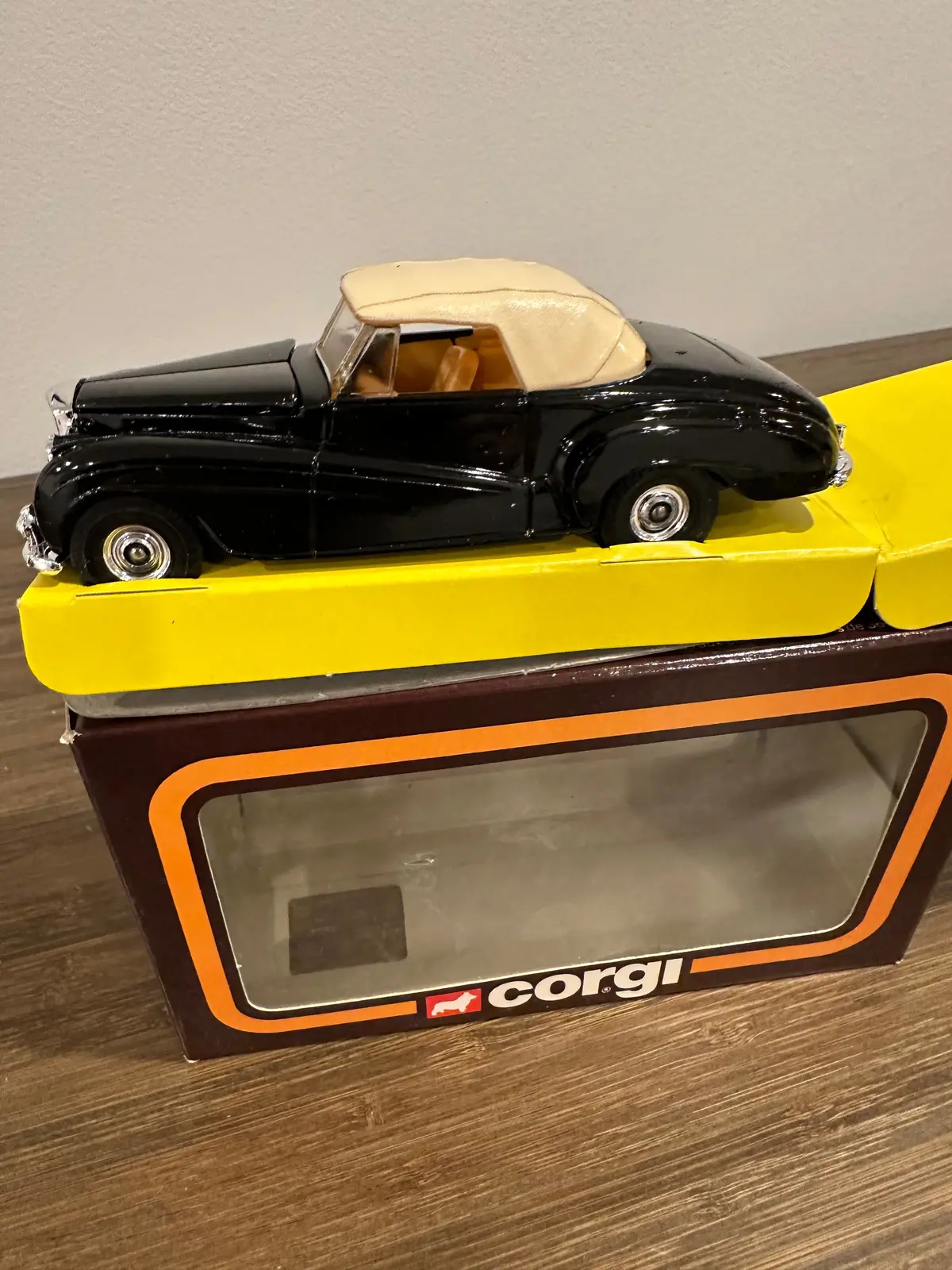 Corgi Toys 815 Bentley R Type With Original Box 1