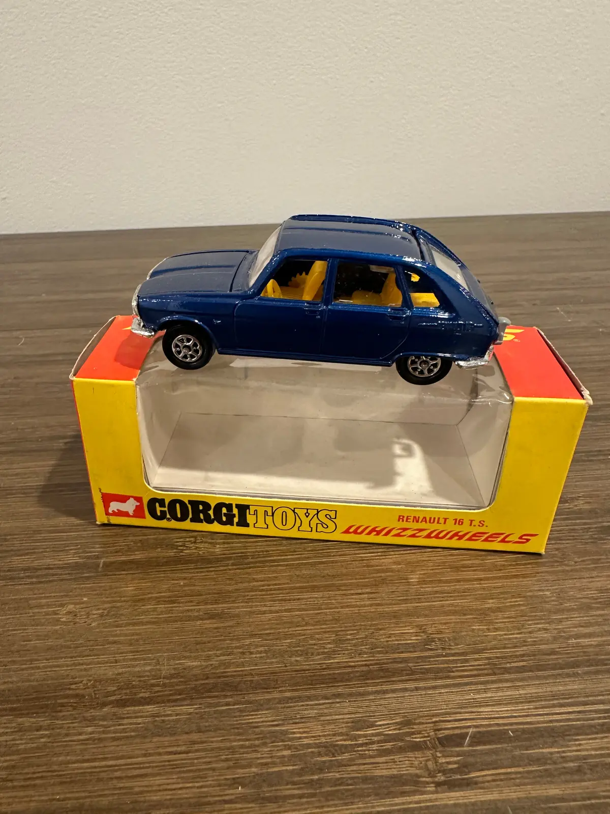 Corgi Toys 202 Renault 16Ts With Original Box 1