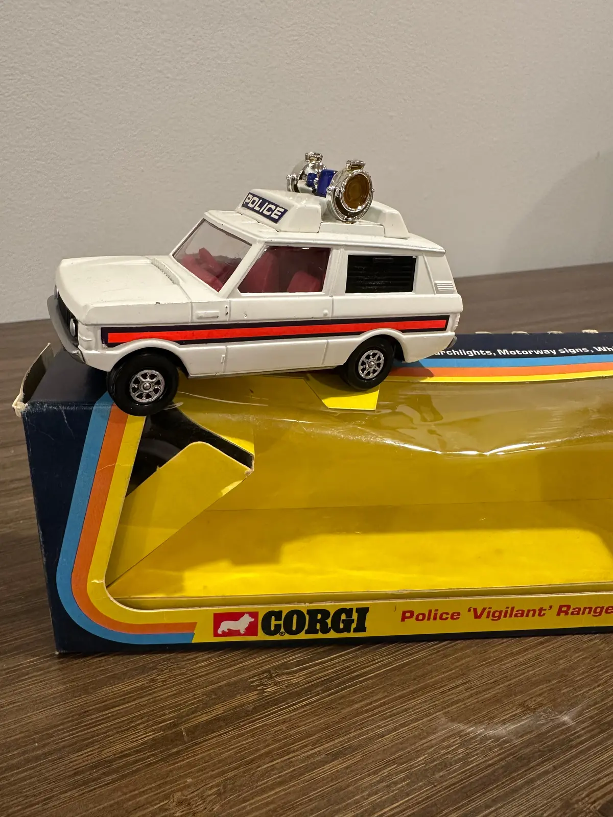 Corgi Toys 461 Police Range Rover Vigilant With Original Box 1