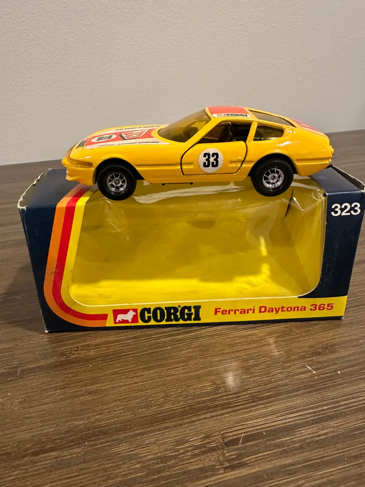 Corgi Toys 323 Ferrari Dayton 365With Original Box 1