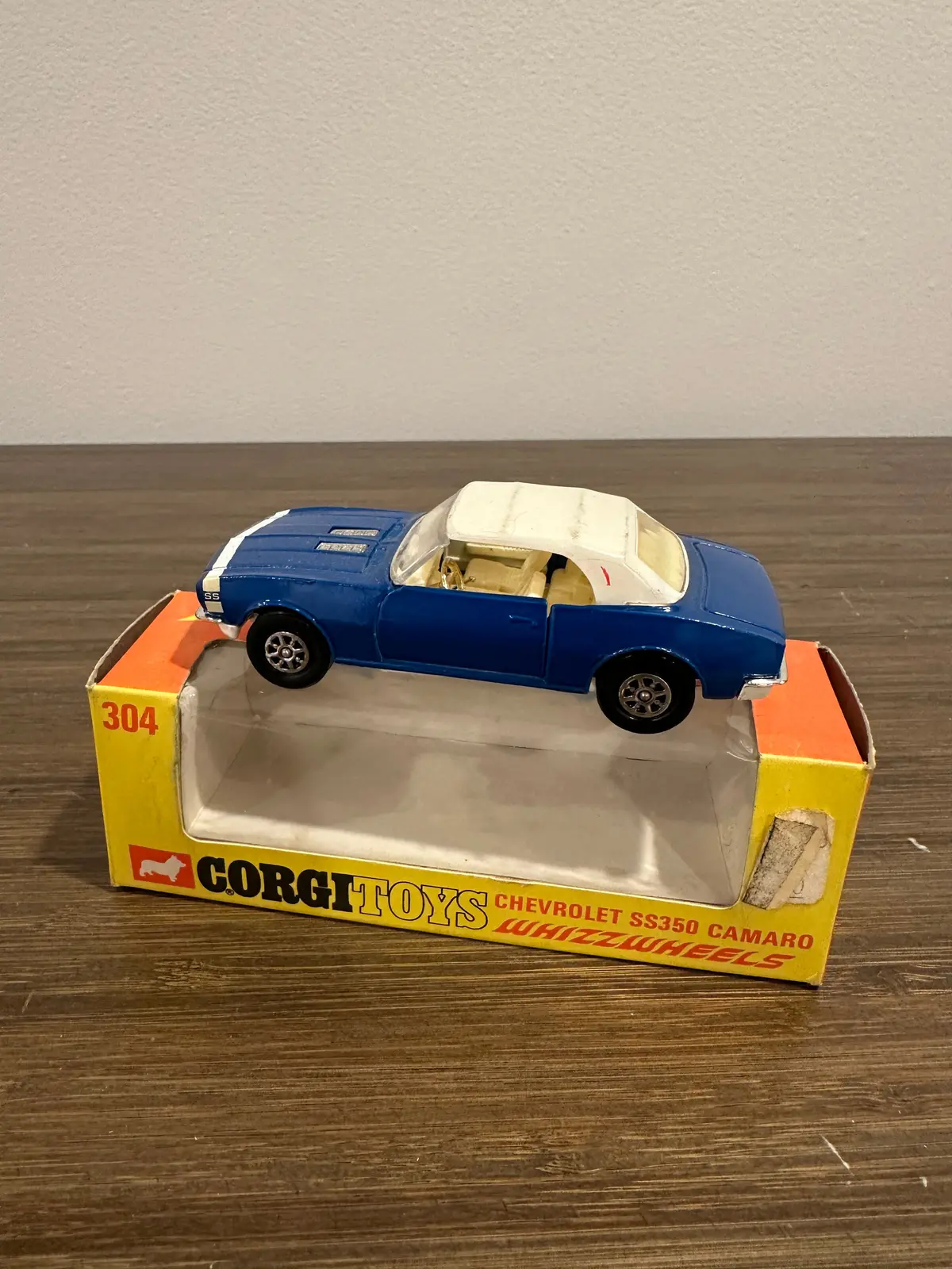 Corgi Toys 304 Chevrolet Camaro Ss350 With Original Box 1