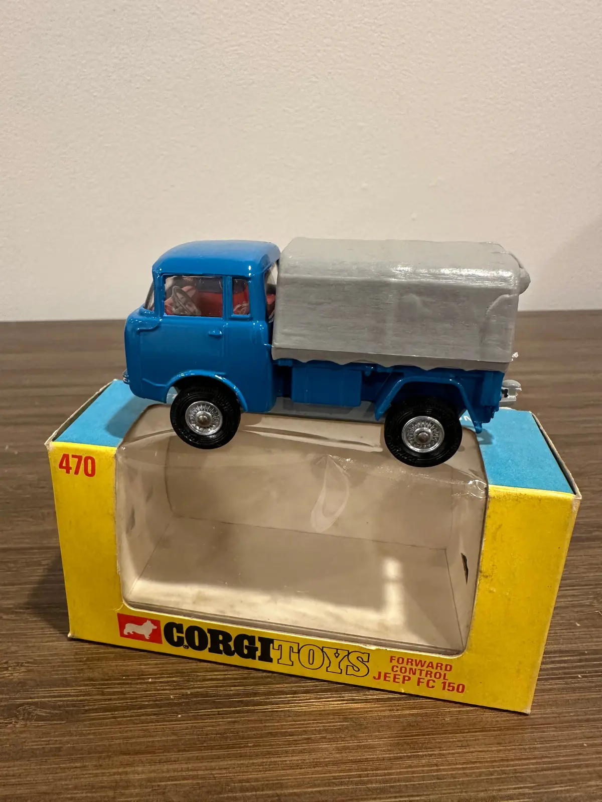 Corgi Toys 470 Jeep Fc150 With Original Box 1